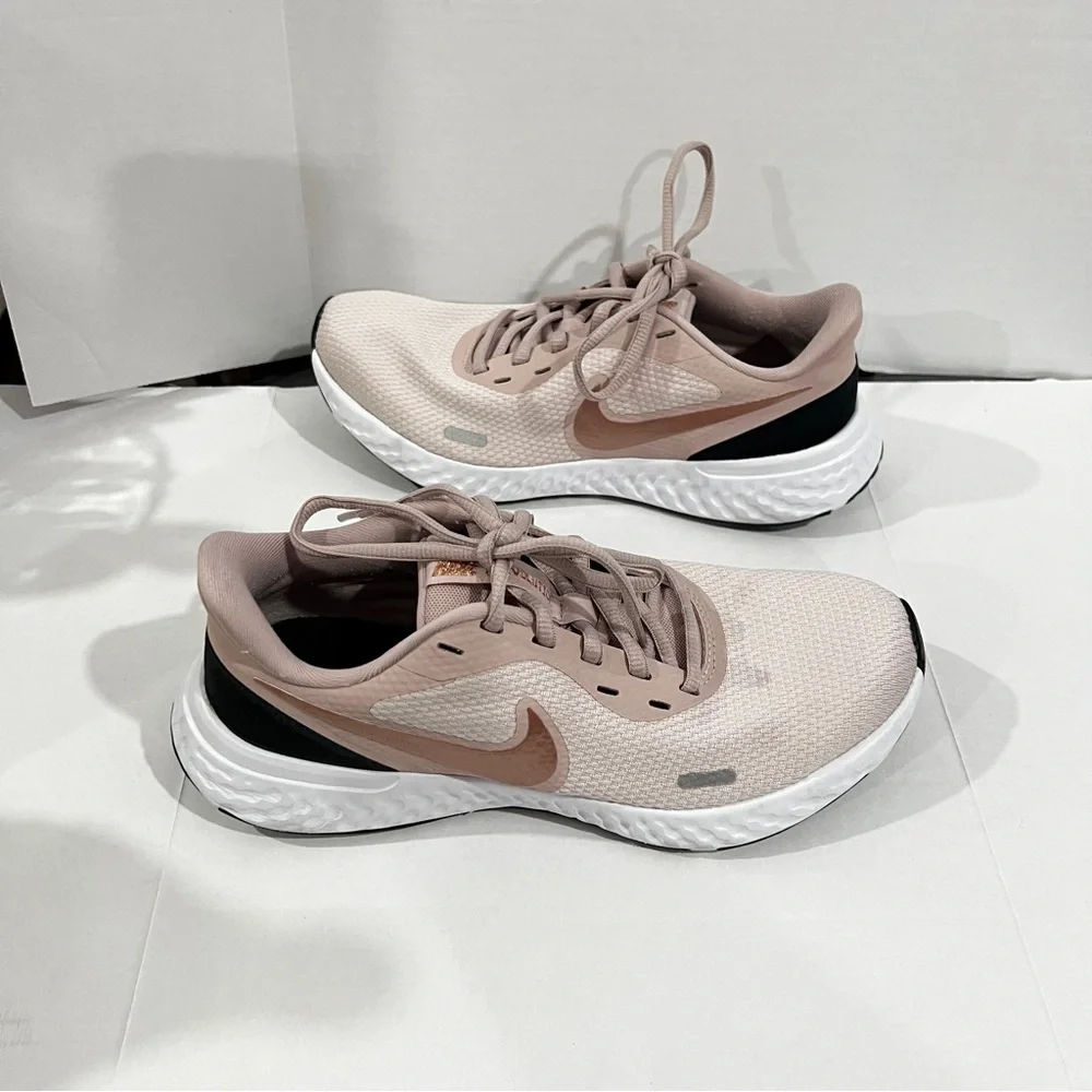 Nike Running Revolution 5 Pink Blush Gold Sneakers Size 6.5 Slip-On Lightweight